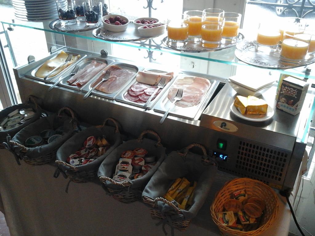Arconaty Hotel Linter Bagian luar foto
