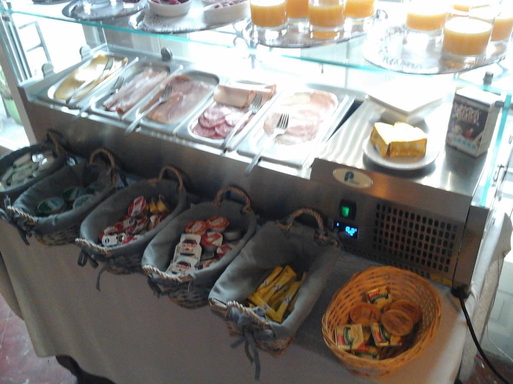 Arconaty Hotel Linter Bagian luar foto